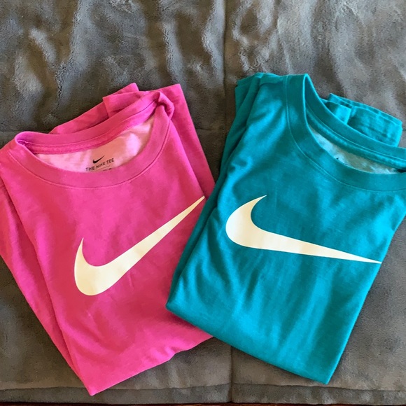 Nike Tops - LIKE NEW. 2 pack Nike shirts.